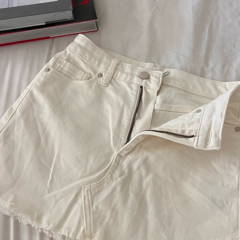 Good American Cream Jean Shorts